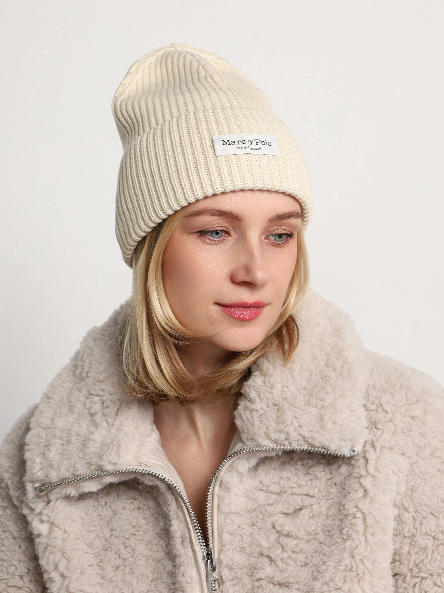 Шапка-бини с отворотом